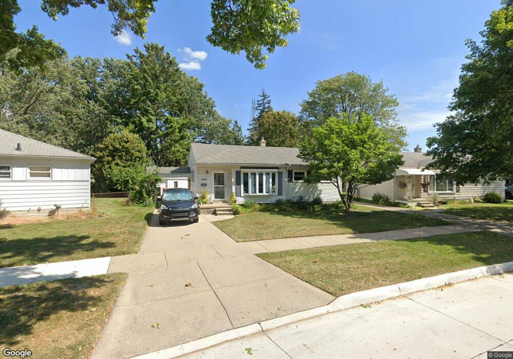 29610 Dembs Dr, Roseville, MI 48066 - photo 1