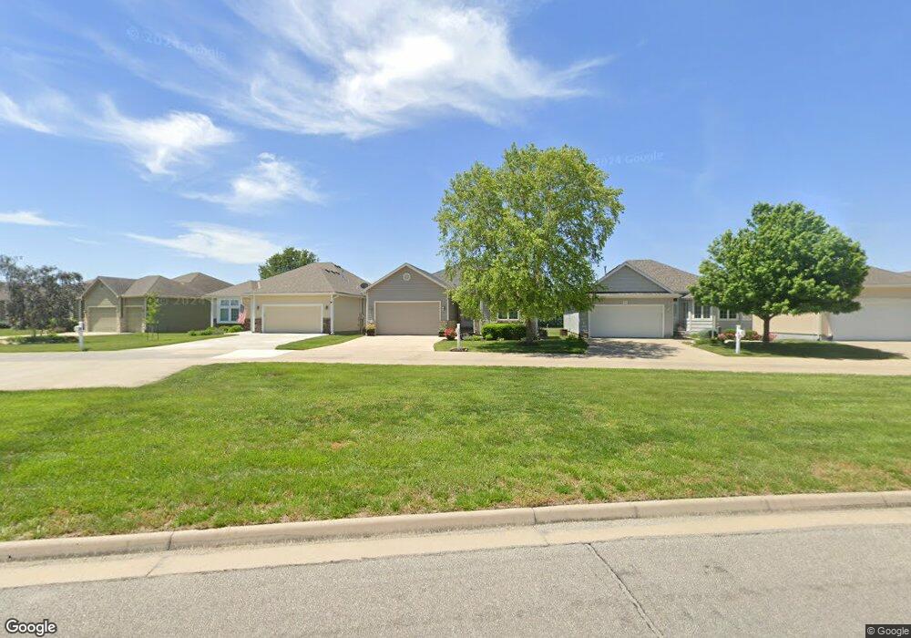 4531 SW Crenshaw Dr, Topeka, KS 66610 - photo 1