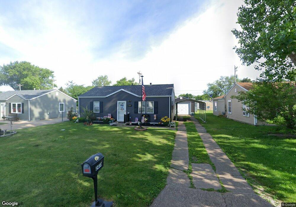 2410 W 68th St, Davenport, IA 52806 - photo 1