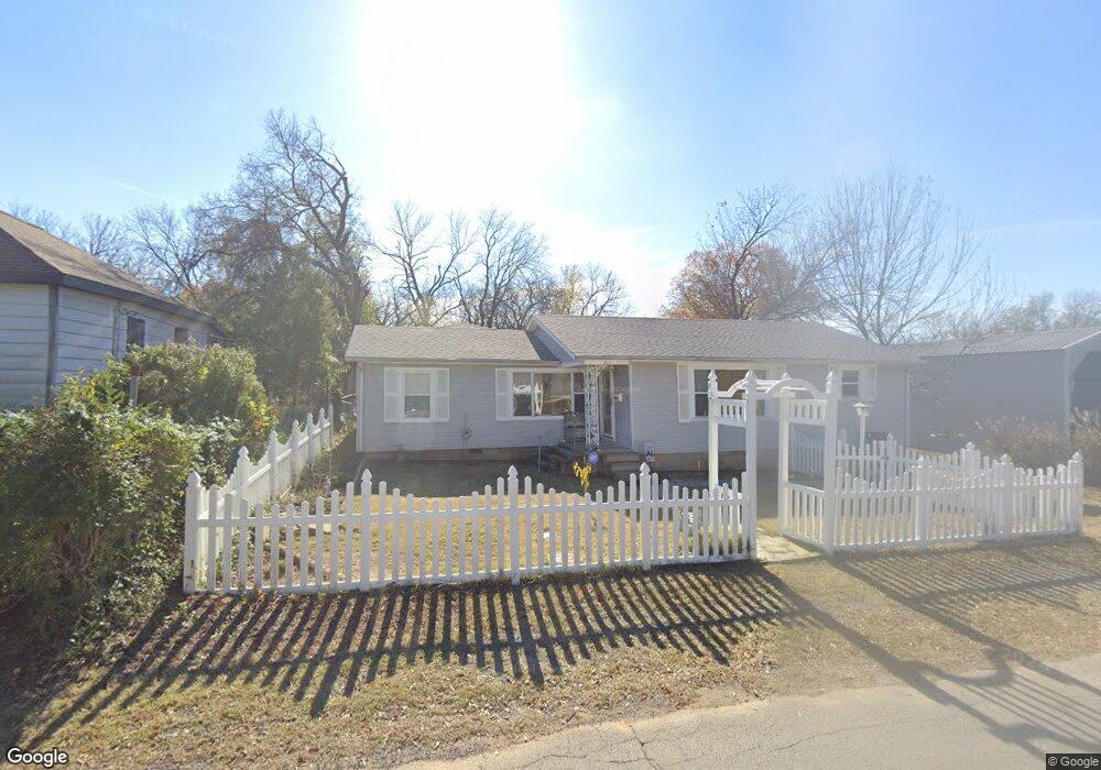 211 W Scott St, Henryetta, OK 74437 - photo 1