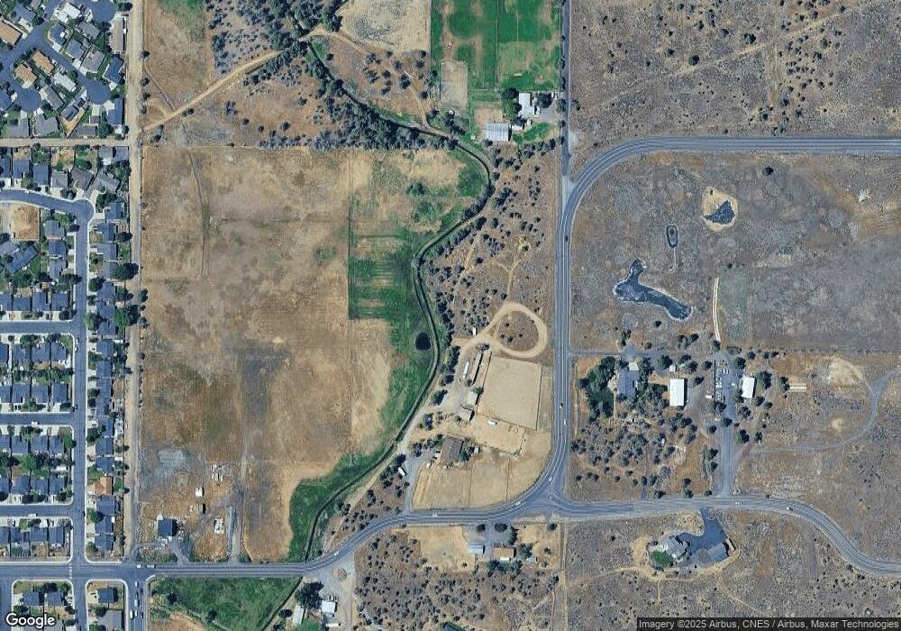 1035 NE Maple Ave, Redmond, OR 97756 - photo 1