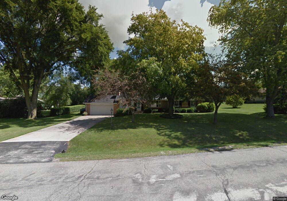 N80W15316 Valley View Dr, Menomonee Falls, WI 53051 - photo 1