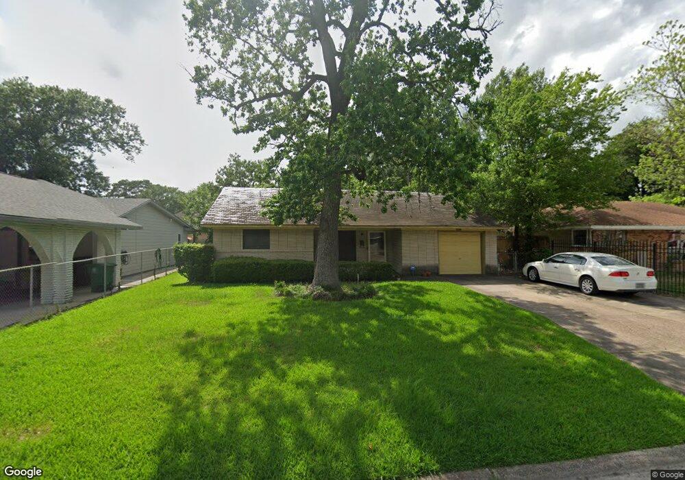 10411 Hollyglen Dr, Houston, TX 77016 - photo 1