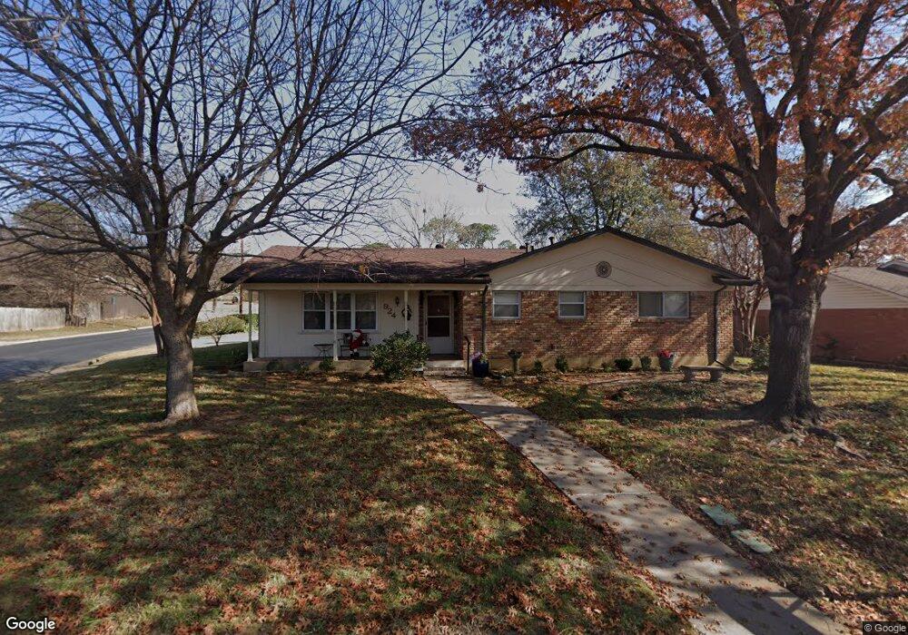 924 Livingston Dr, Hurst, TX 76053 - photo 1