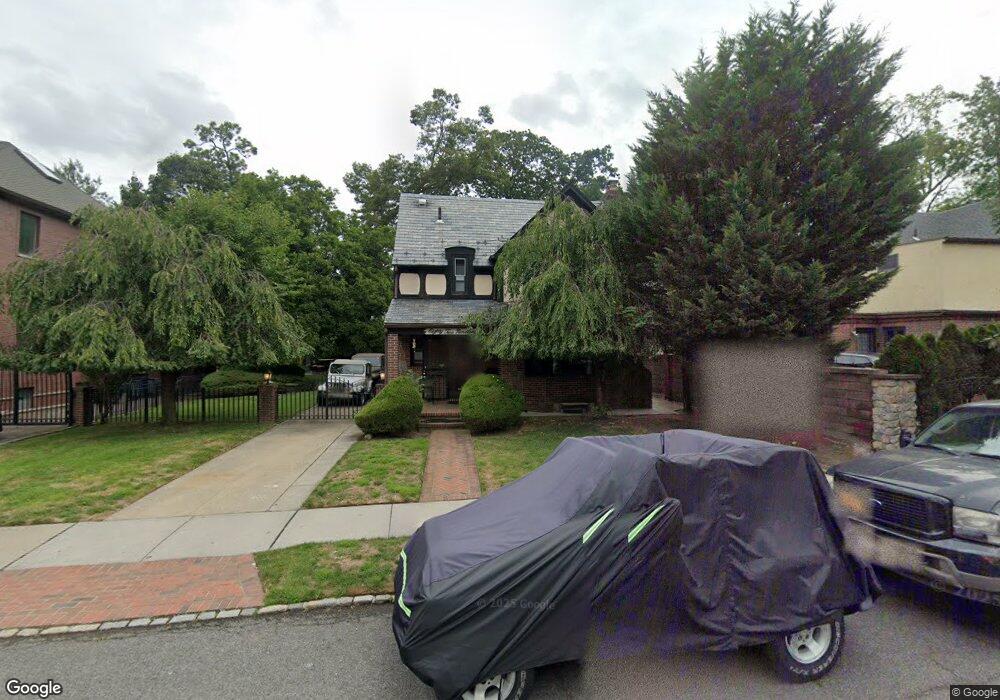 8219 Chevy Chase St, Jamaica, NY 11432 - photo 1