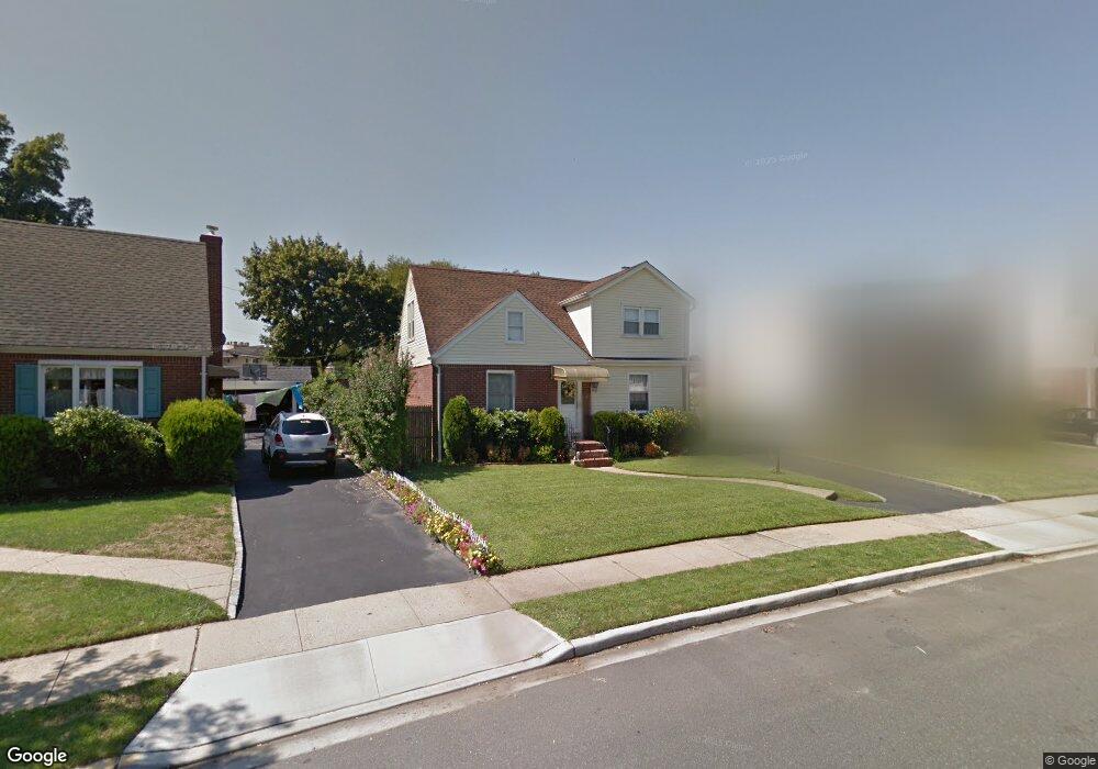 1051 Oaks Dr, Franklin Square, NY 11010 - photo 1