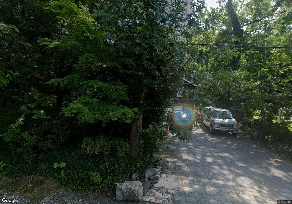 4 Whitman Ln, Glen Cove, NY 11542 - photo 1