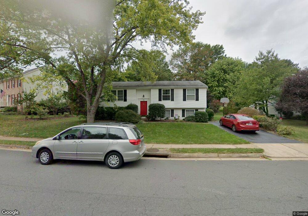 3122 Nestlewood Dr, Herndon, VA 20171 - photo 1