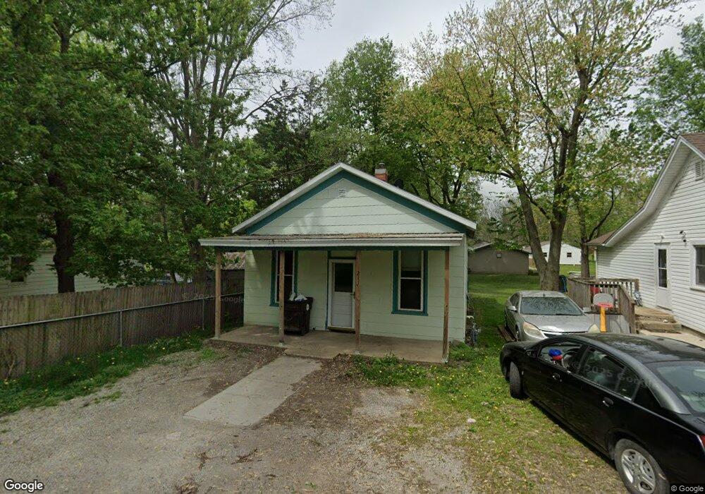 211 Oscar St, Lincoln, IL 62656 - photo 1