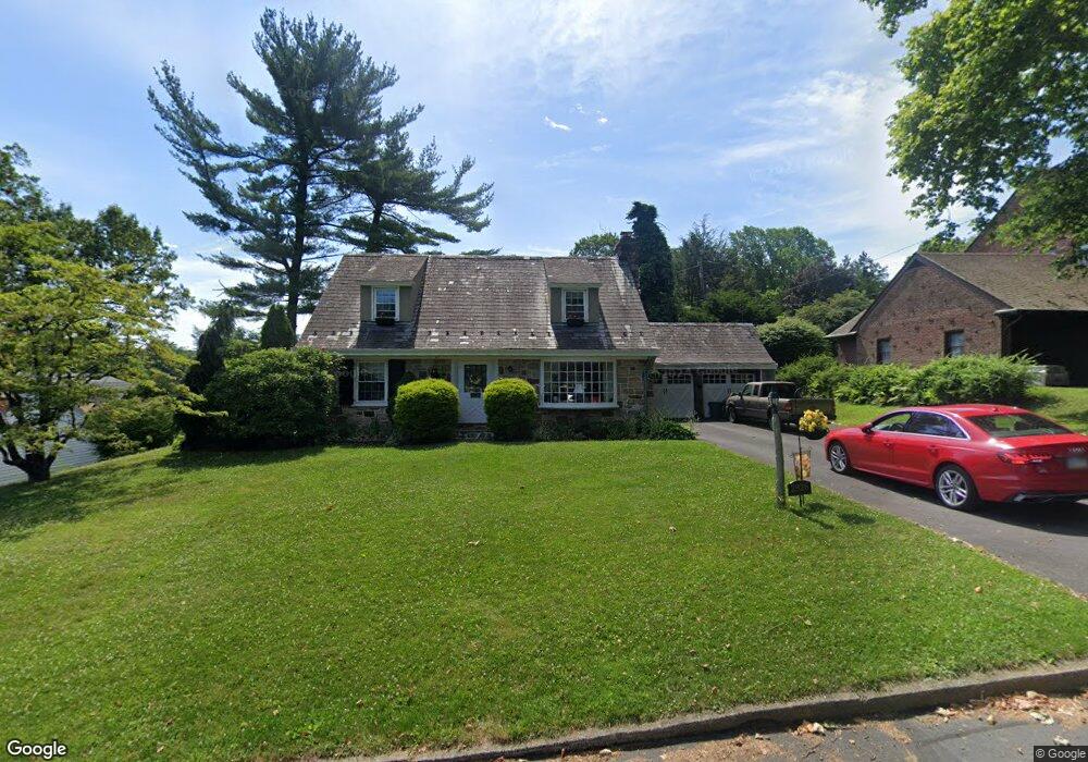 2826 Crest Ave N, Allentown, PA 18104 - photo 1