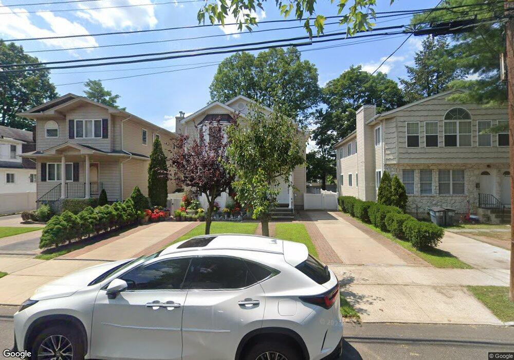 53 Dunwood Rd unit 2, Port Washington, NY 11050 - photo 1