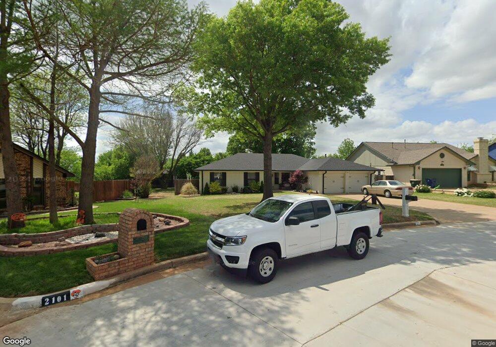 2105 Crestline Dr, Duncan, OK 73533 - photo 1