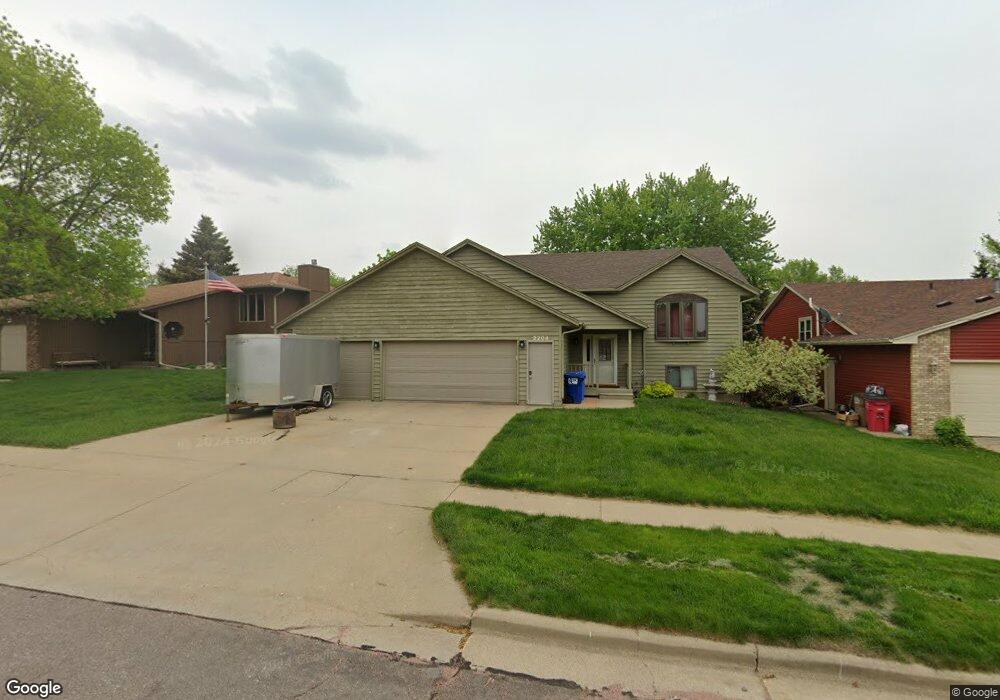 2204 S Avondale Ave, Sioux Falls, SD 57110 - photo 1