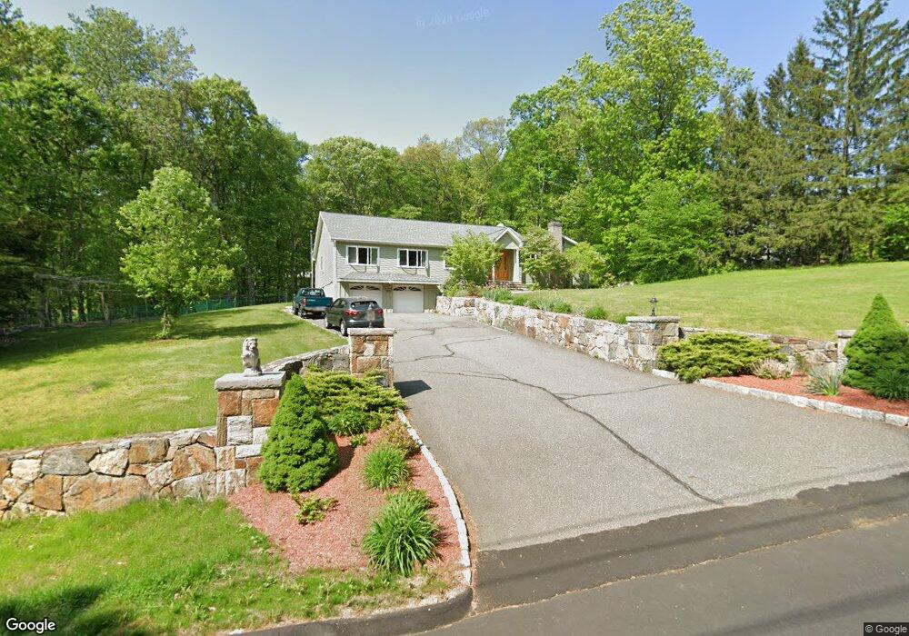 123 Oldfield Rd, Trumbull, CT 06611 - photo 1