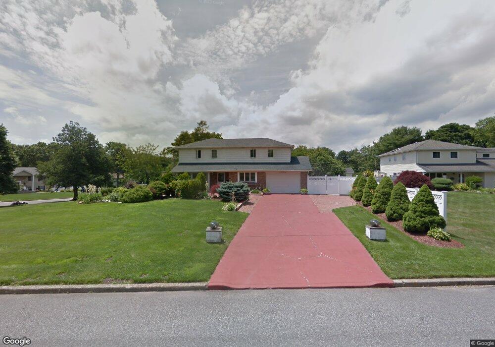 102 Caramel Rd, ComMacK, NY 11725 - photo 1