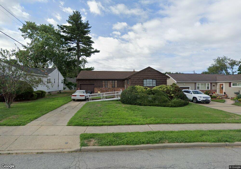 817 Princeton Rd, Franklin Square, NY 11010 - photo 1