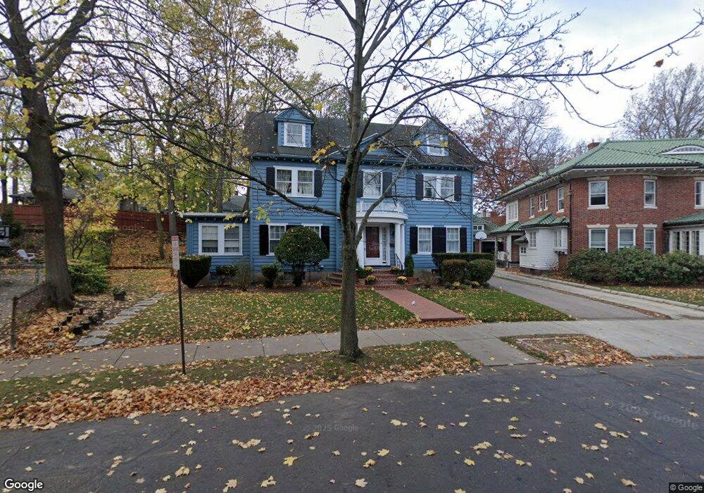 91 Crowninshield Rd, Brookline, MA 02446 - photo 1