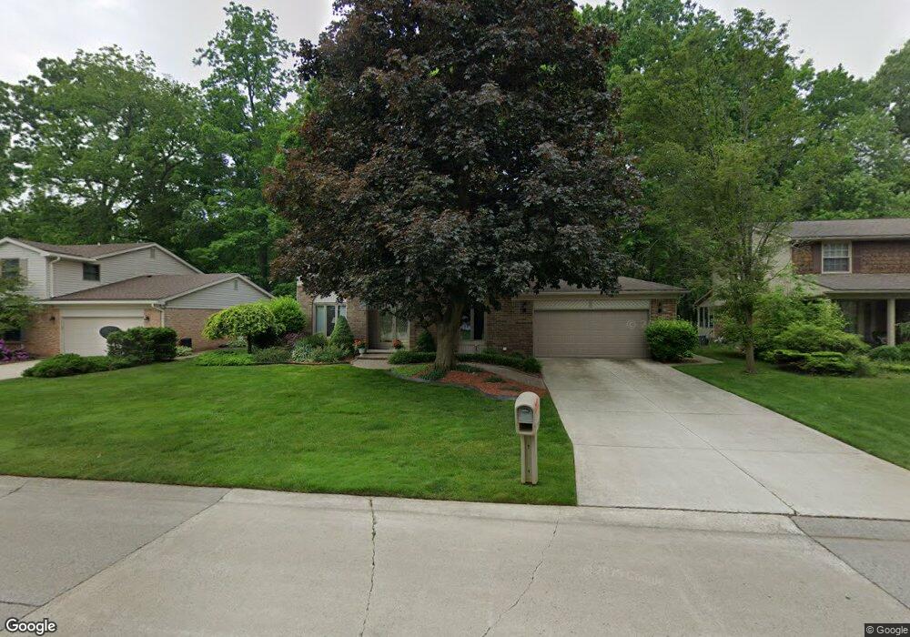885 Medinah Dr, Rochester Hills, MI 48309 - photo 1