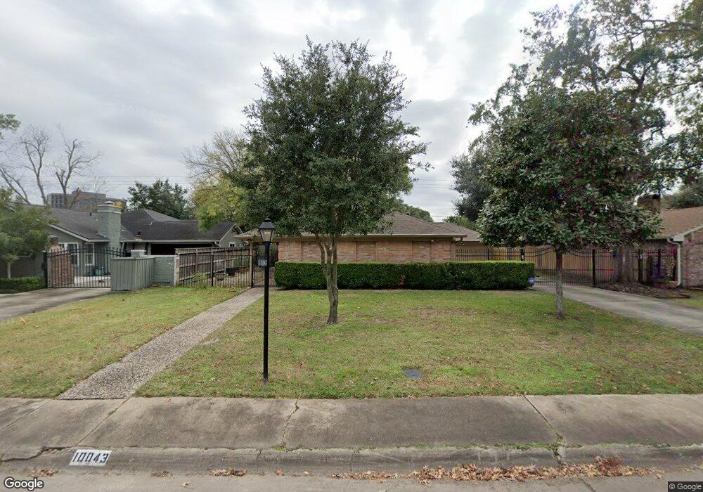 10043 Locke Ln, Houston, TX 77042 - photo 1