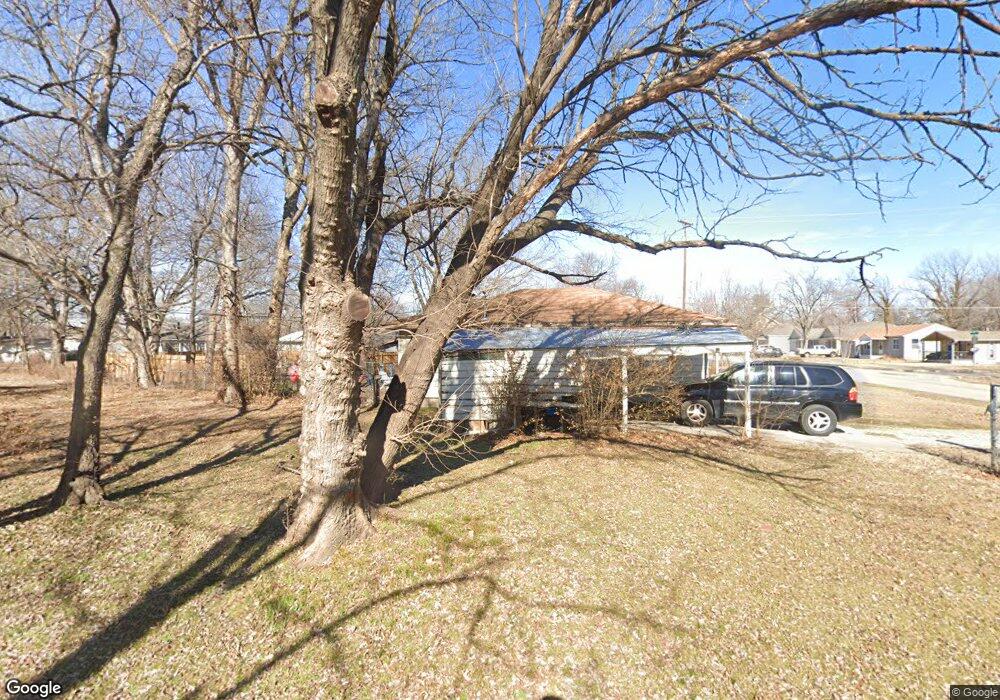 476 E Claremore St, Claremore, OK 74017 - photo 1