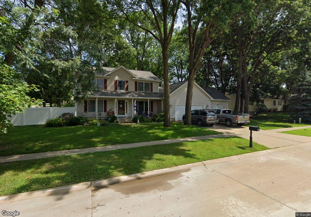 3018 28th Ave SW, Cedar Rapids, IA 52404 - photo 1