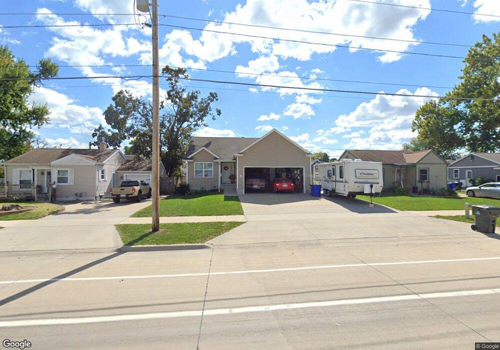813 O Ave NW, Cedar Rapids, IA 52405 - photo 1