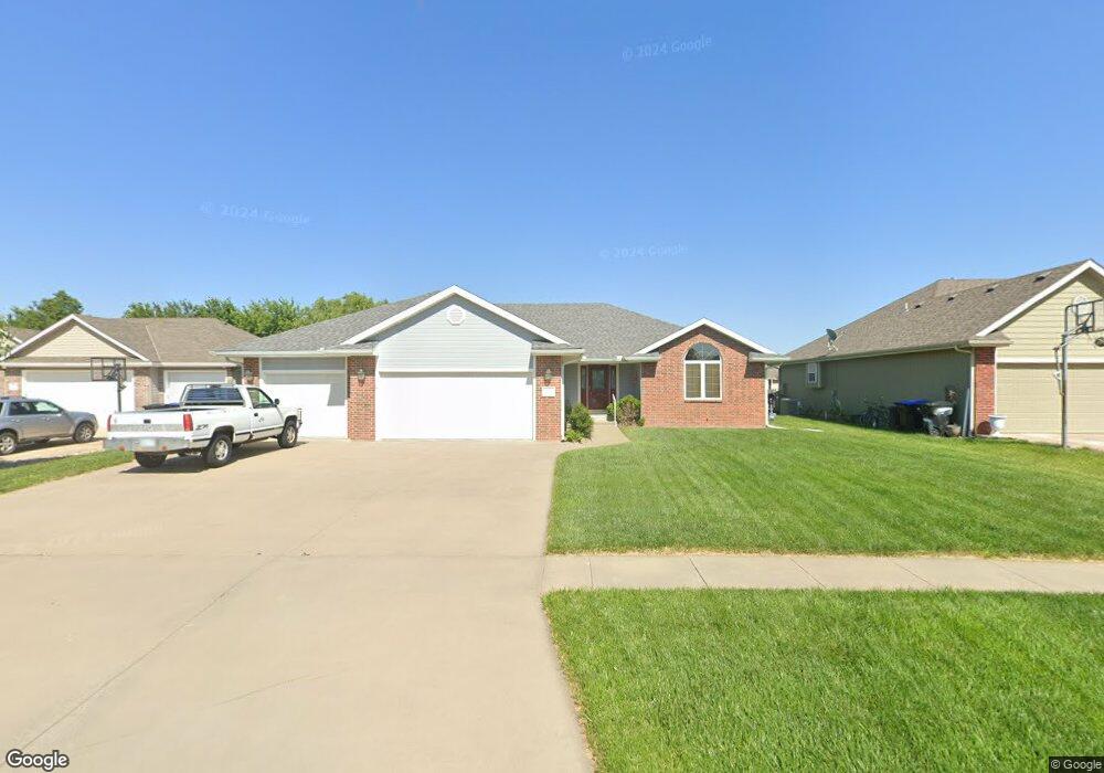 2520 SW Windslow Ct, Topeka, KS 66614 - photo 1