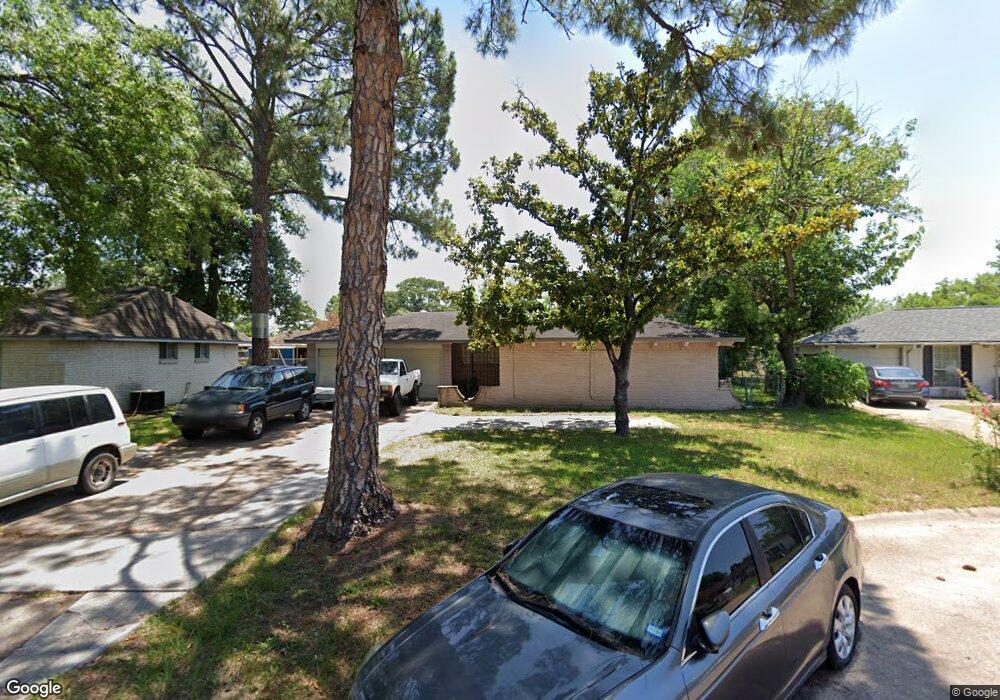 8810 Hillsgrove Ct, Houston, TX 77088 - photo 1