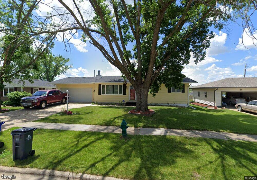 158 32nd St NW, Cedar Rapids, IA 52405 - photo 1