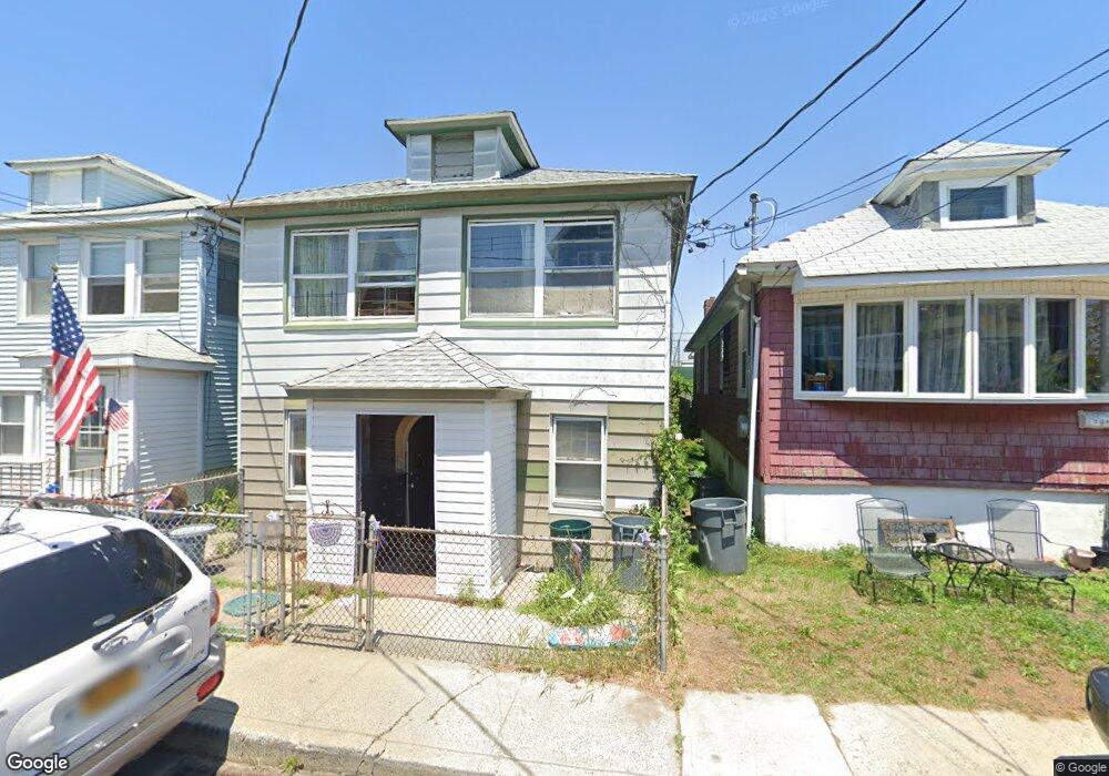 31 W 10th Rd, Broad Channel, NY 11693 - photo 1