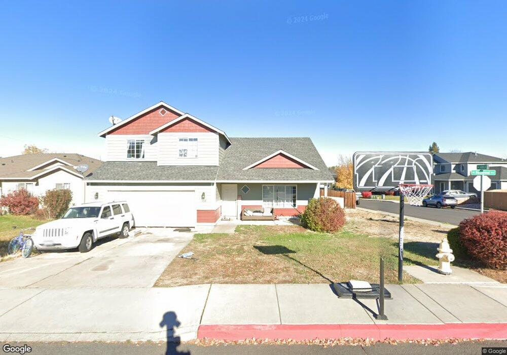 585 NE Redwood Ave, Redmond, OR 97756 - photo 1