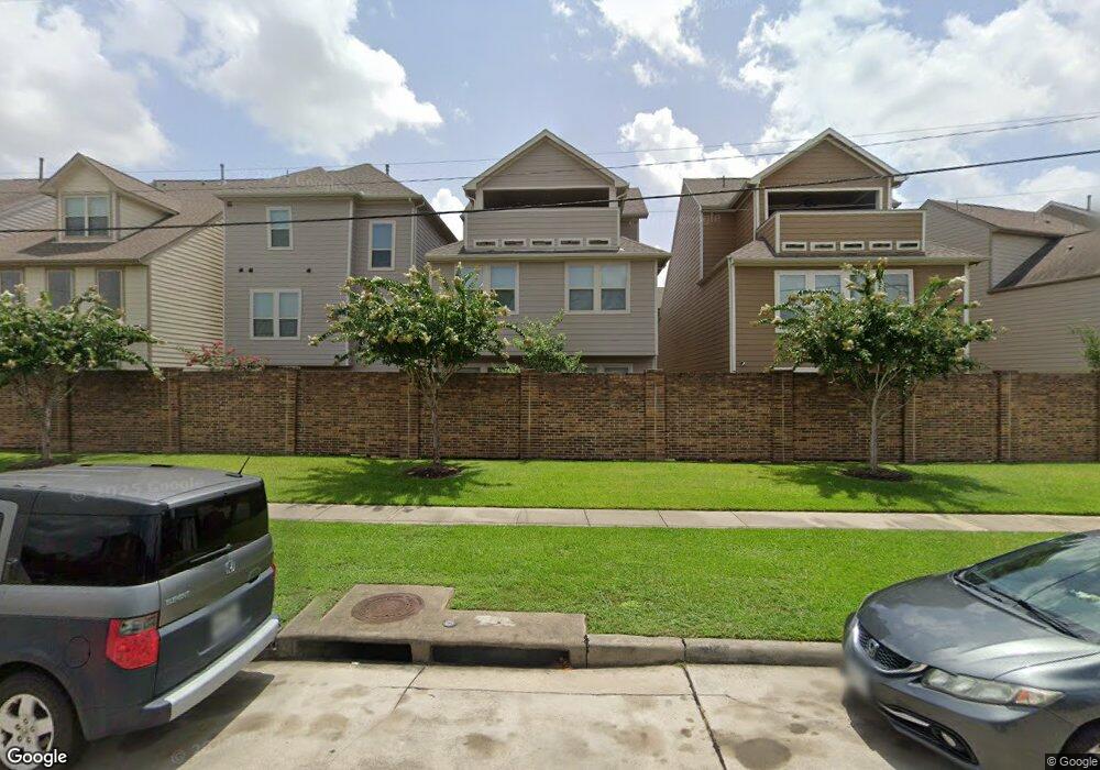 1709 Red Oak Point Dr, Houston, TX 77055 - photo 1