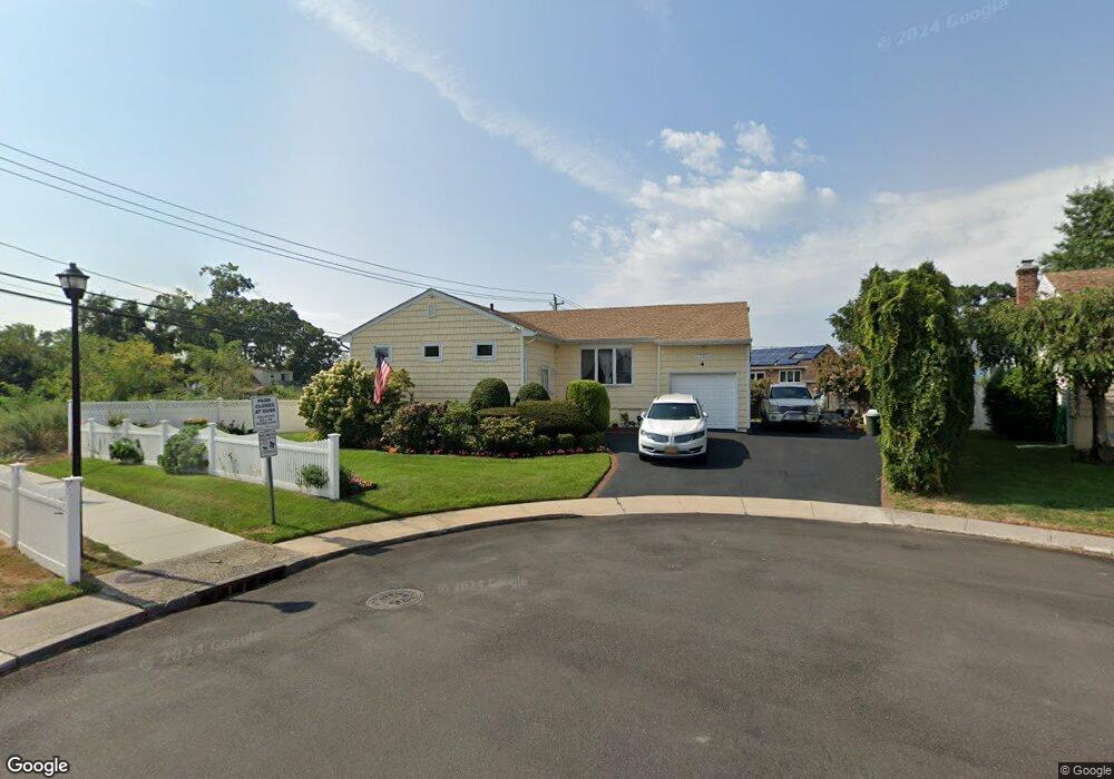 4 Dahlia Ln, Valley Stream, NY 11581 - photo 1