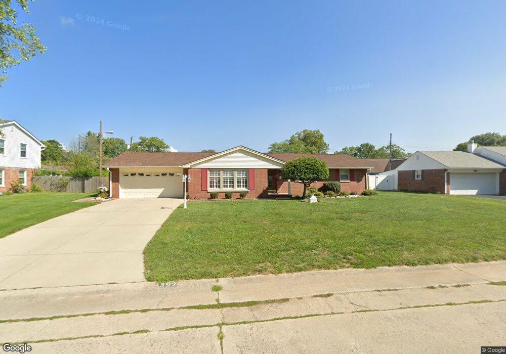 1322 Crescent Dr, Columbus, IN 47203 - photo 1