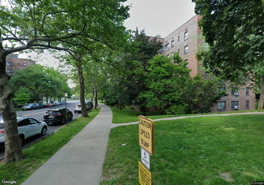 Mitchell Gardens Co-Op #3 unit 5B, Flushing, NY 11354 - photo 1