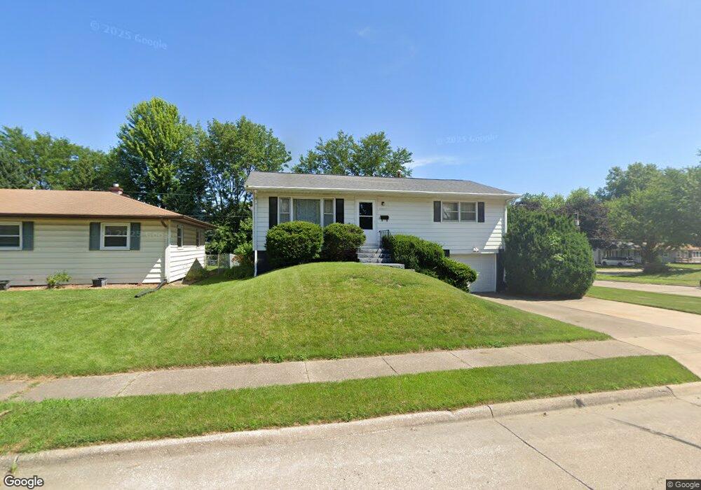 2304 W Dover Ct, Davenport, IA 52804 - photo 1