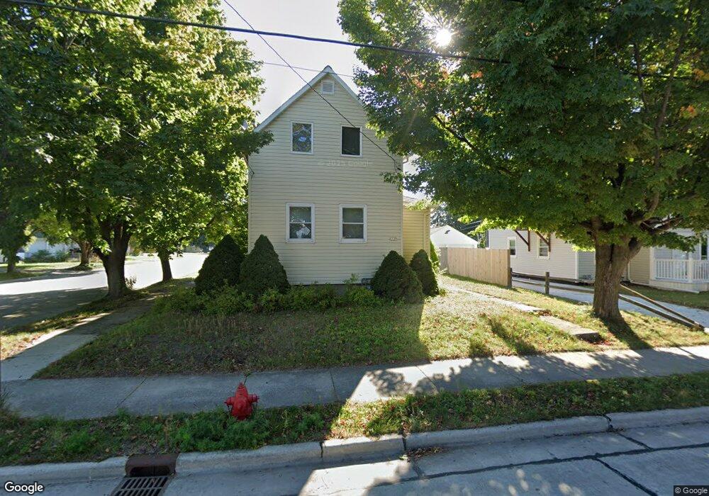 1137 N 21st St, Manitowoc, WI 54220 - photo 1