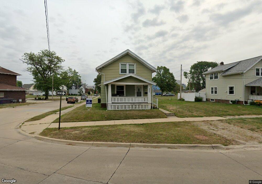 325 5th St NW, Cedar Rapids, IA 52405 - photo 1