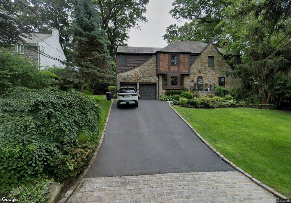 222 Chapel Rd, Manhasset, NY 11030 - photo 1