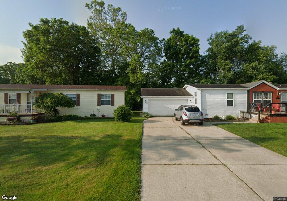 442 S Jack Pine Cir, Flint, MI 48506 - photo 1