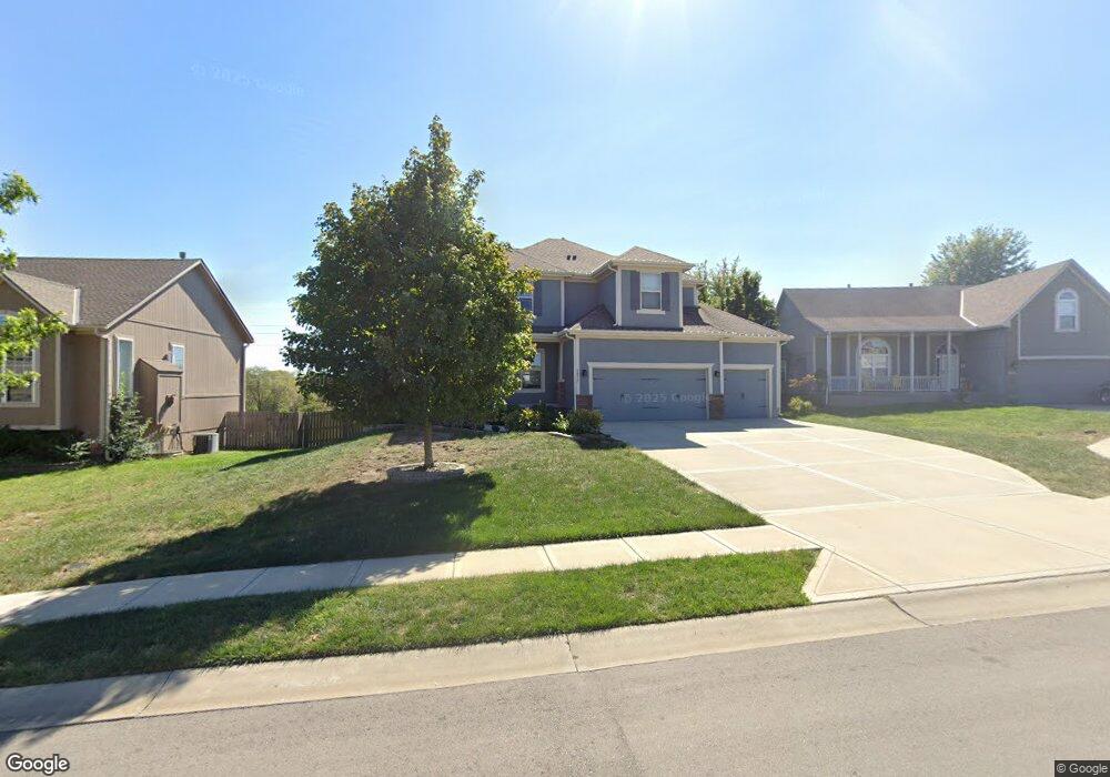 1517 Blueskye Ln, Raymore, MO 64083 - photo 1