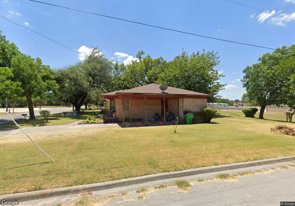 1015 Field St, Gainesville, TX 76240 - photo 1