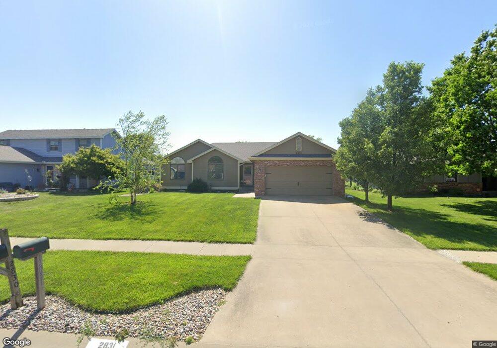 2831 SW Maxfield Rd, Topeka, KS 66614 - photo 1