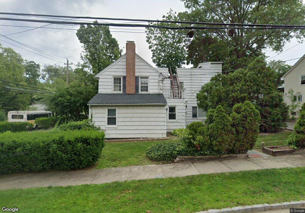 120 Hicks Ln, Great Neck, NY 11024 - photo 1