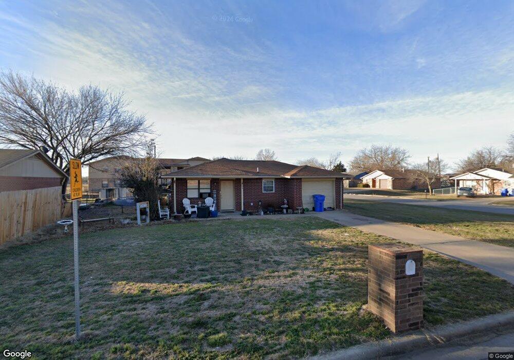 204 E F Ave, Cache, OK 73527 - photo 1