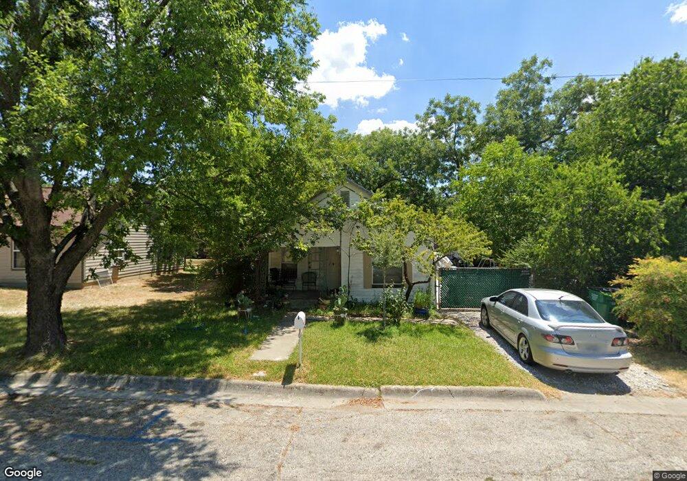 822 E Pecan St, Gainesville, TX 76240 - photo 1