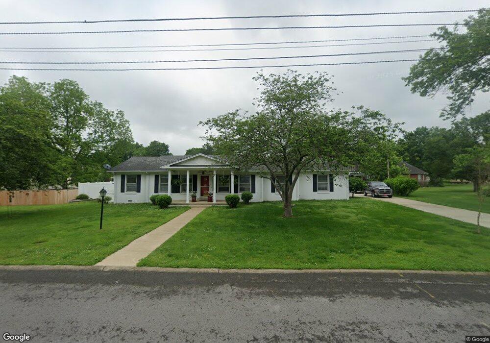 902 Dow Dr, Shelbyville, TN 37160 - photo 1