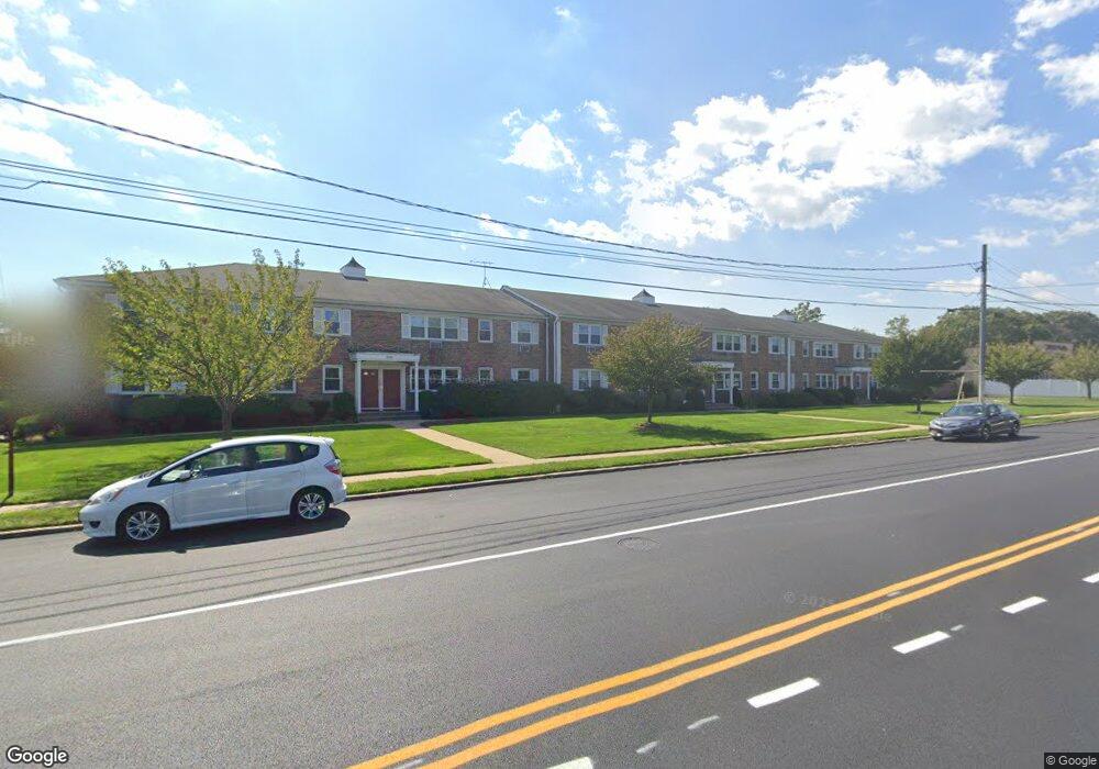 4040 Jerusalem Ave unit 2D, Seaford, NY 11783 - photo 1