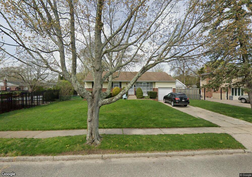 27 Hayrick Ln, ComMacK, NY 11725 - photo 1