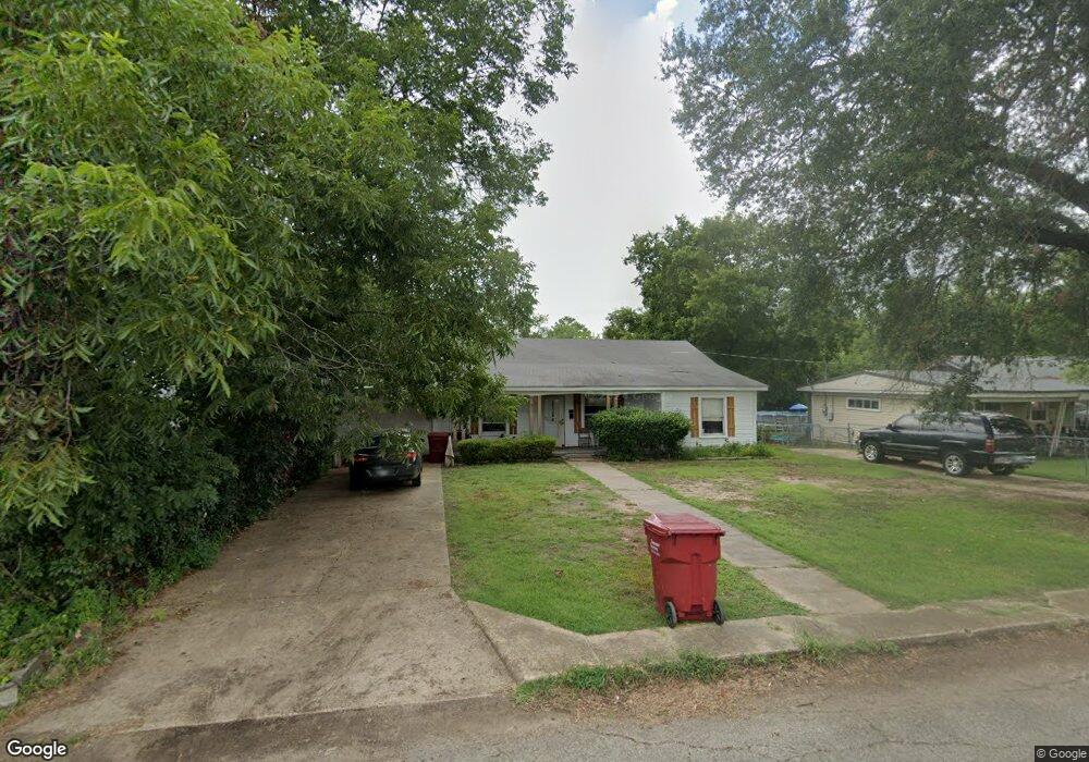 710 N 3rd St, Hugo, OK 74743 - photo 1